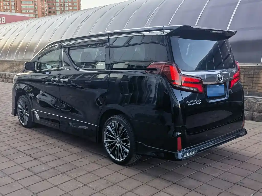 Toyota Alphard — миниатюра 15