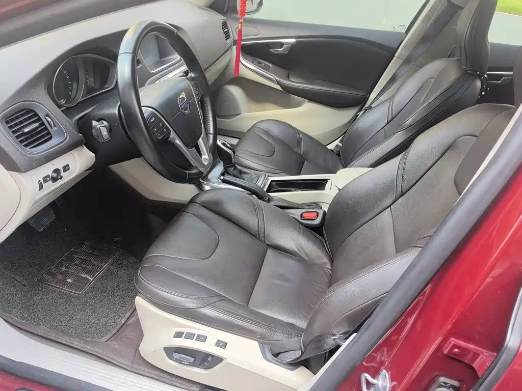 Volvo V40 — миниатюра 12