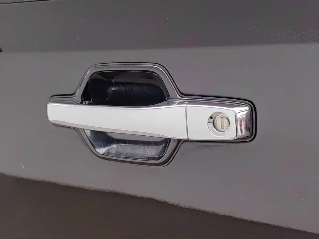 Mitsubishi Pajero (Import) — миниатюра 18