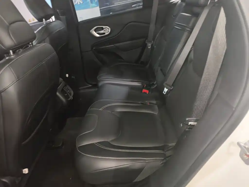 Jeep Cherokee — миниатюра 17
