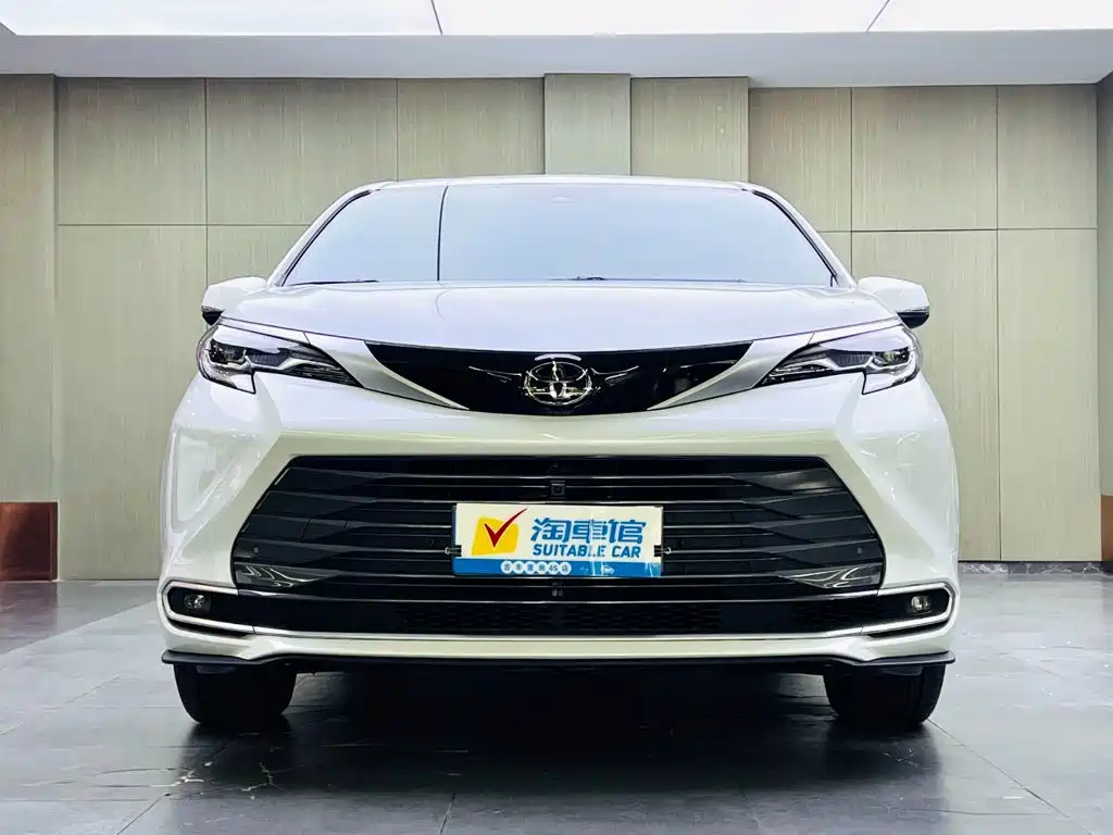 Toyota Sienna — миниатюра 2