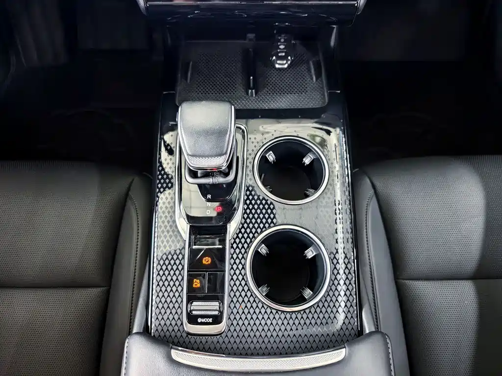 Hongqi Hongqi HS3 PHEV — миниатюра 10