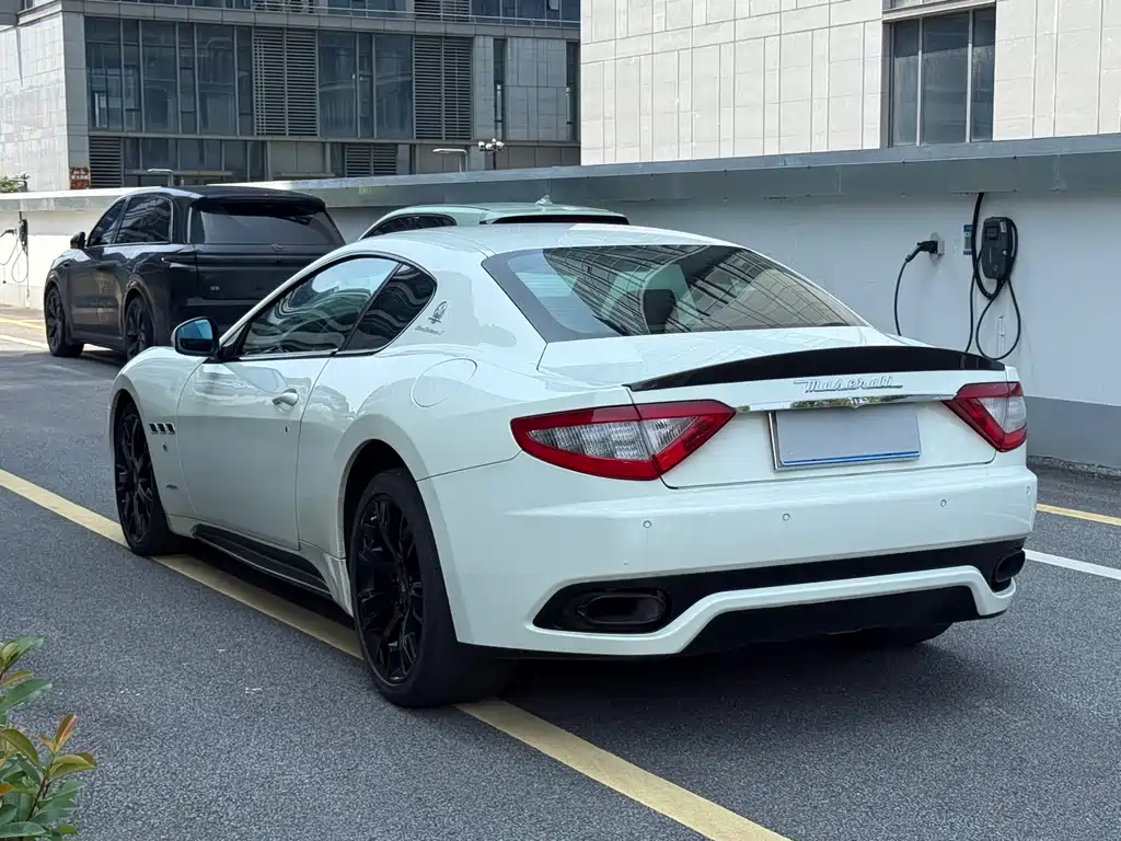 Maserati GranTurismo — миниатюра 6