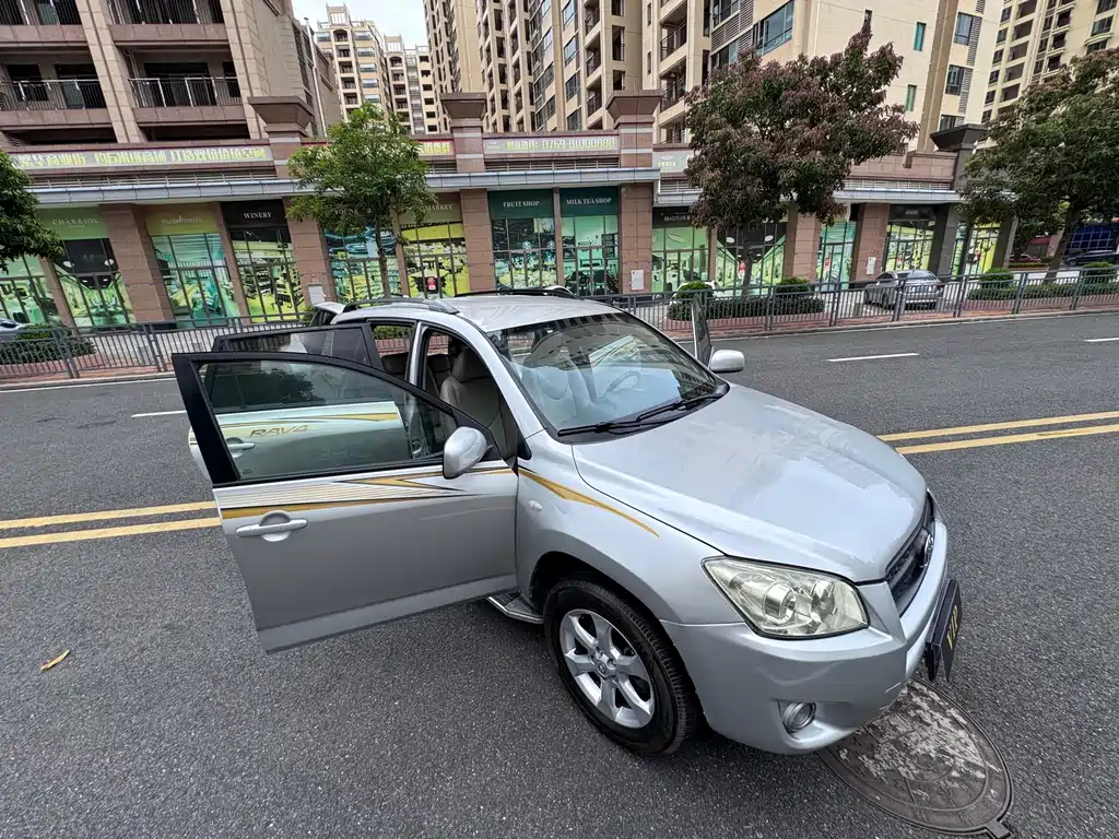Toyota RAV4 — миниатюра 18