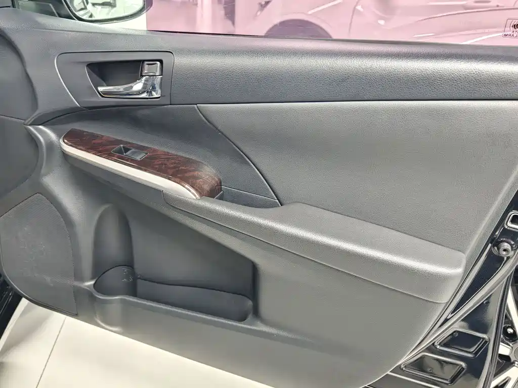 Toyota Camry — миниатюра 12