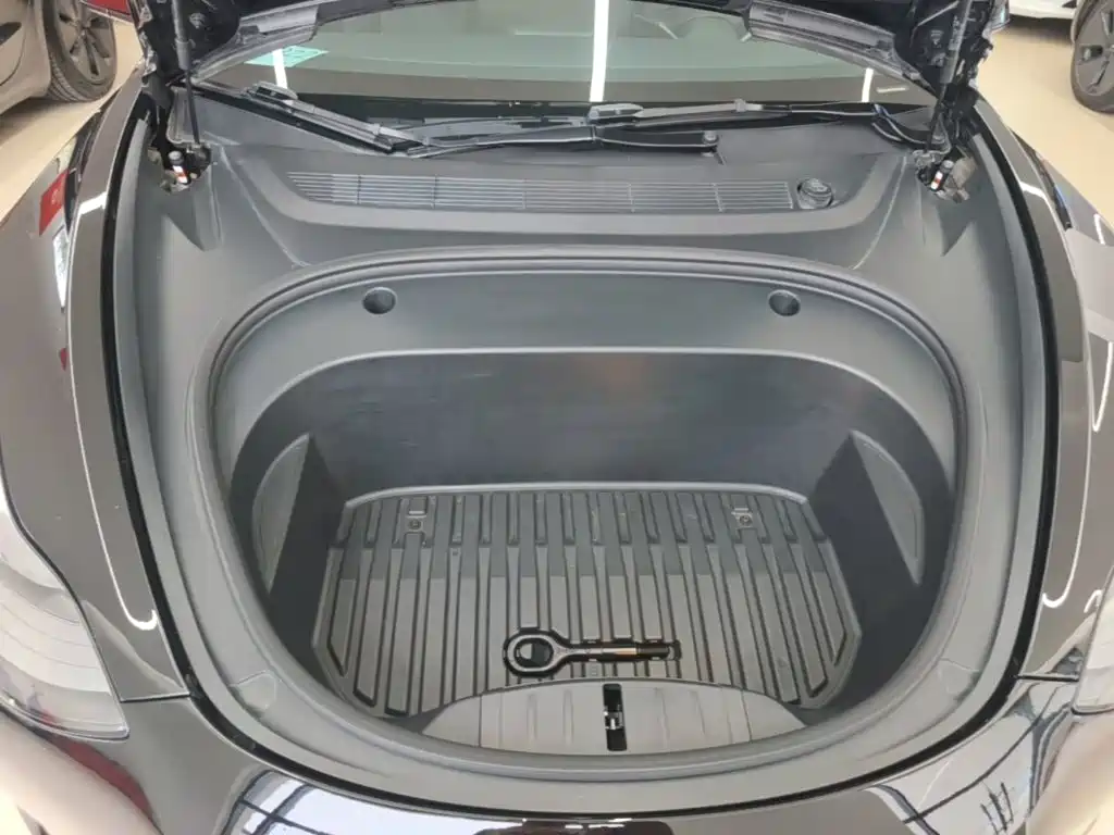 Tesla Model 3 — миниатюра 20