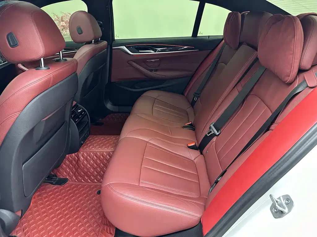 BMW 5 Series — миниатюра 19