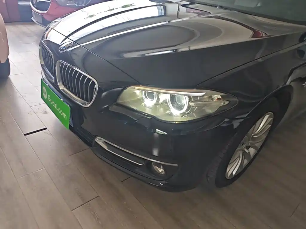 BMW 5 Series — миниатюра 24