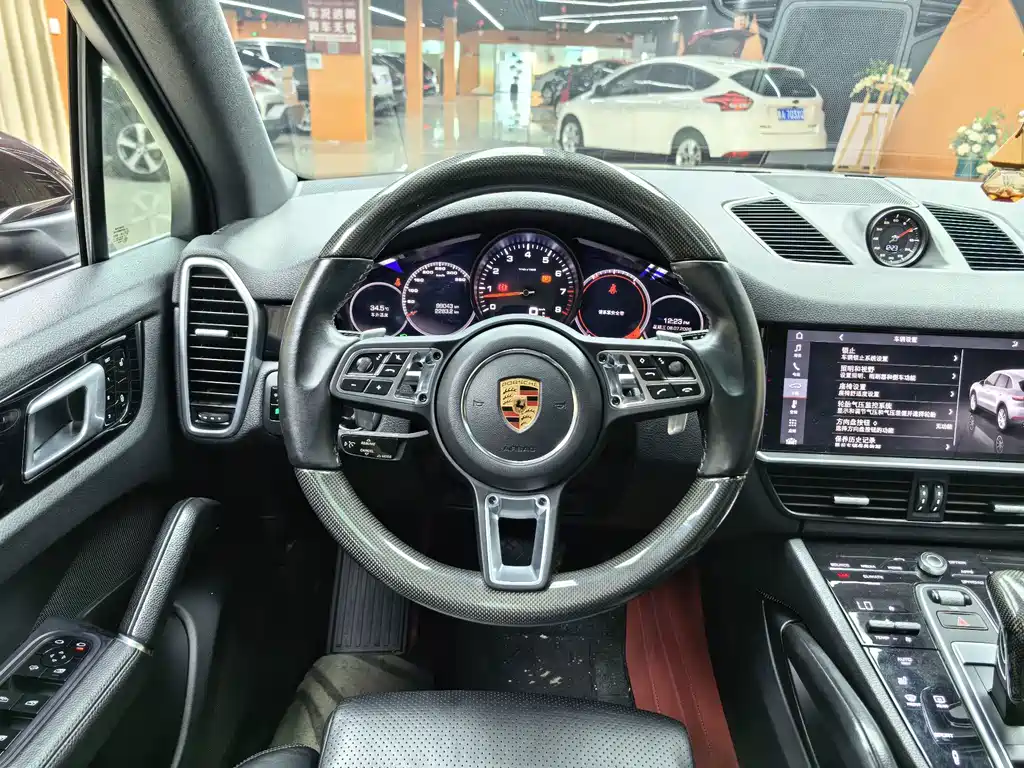 Porsche Cayenne — миниатюра 6