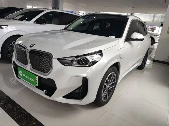 BMW iX1