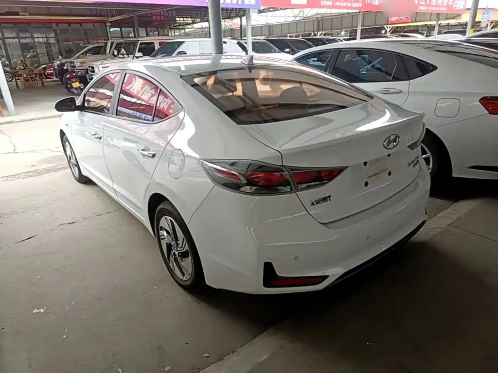 Hyundai Elantra PHEV — миниатюра 5