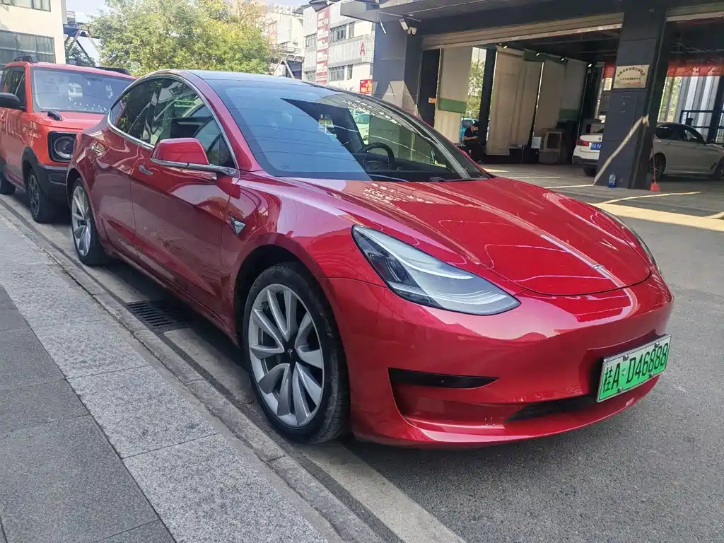 Tesla Model 3 — миниатюра 3