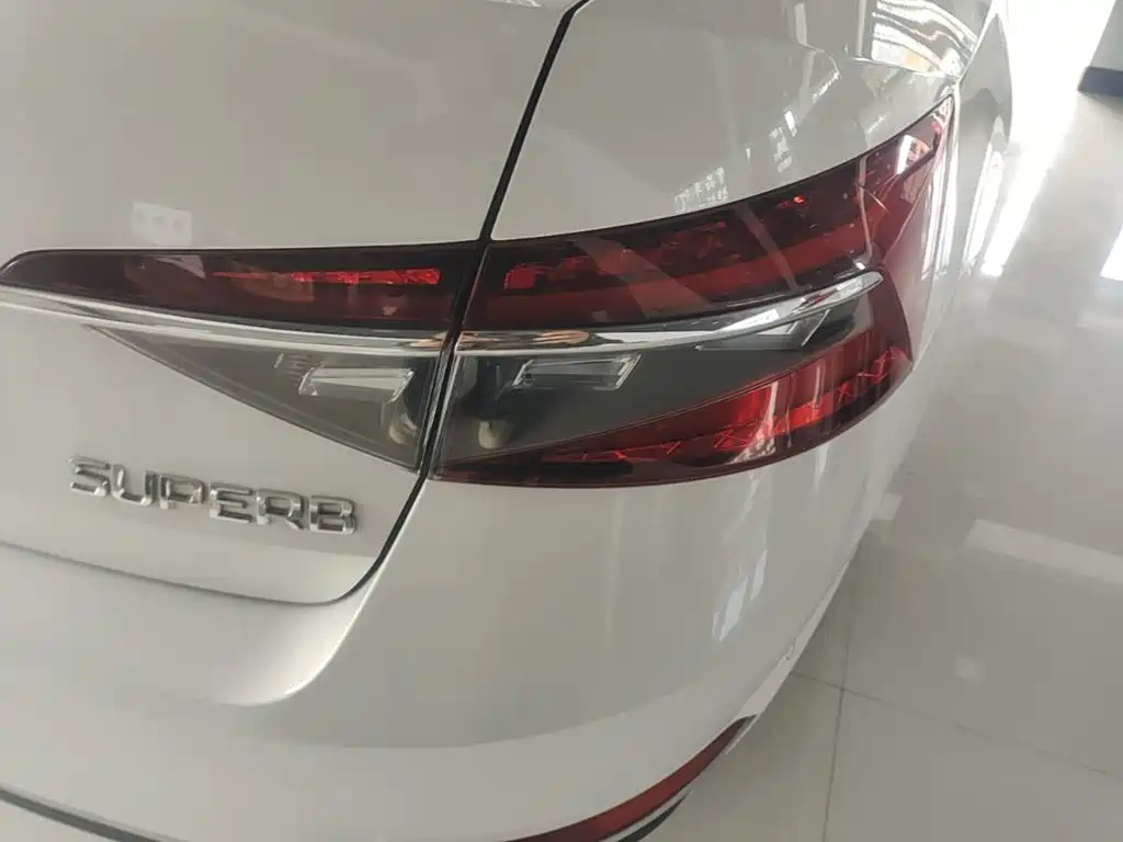 Skoda Superb — миниатюра 8