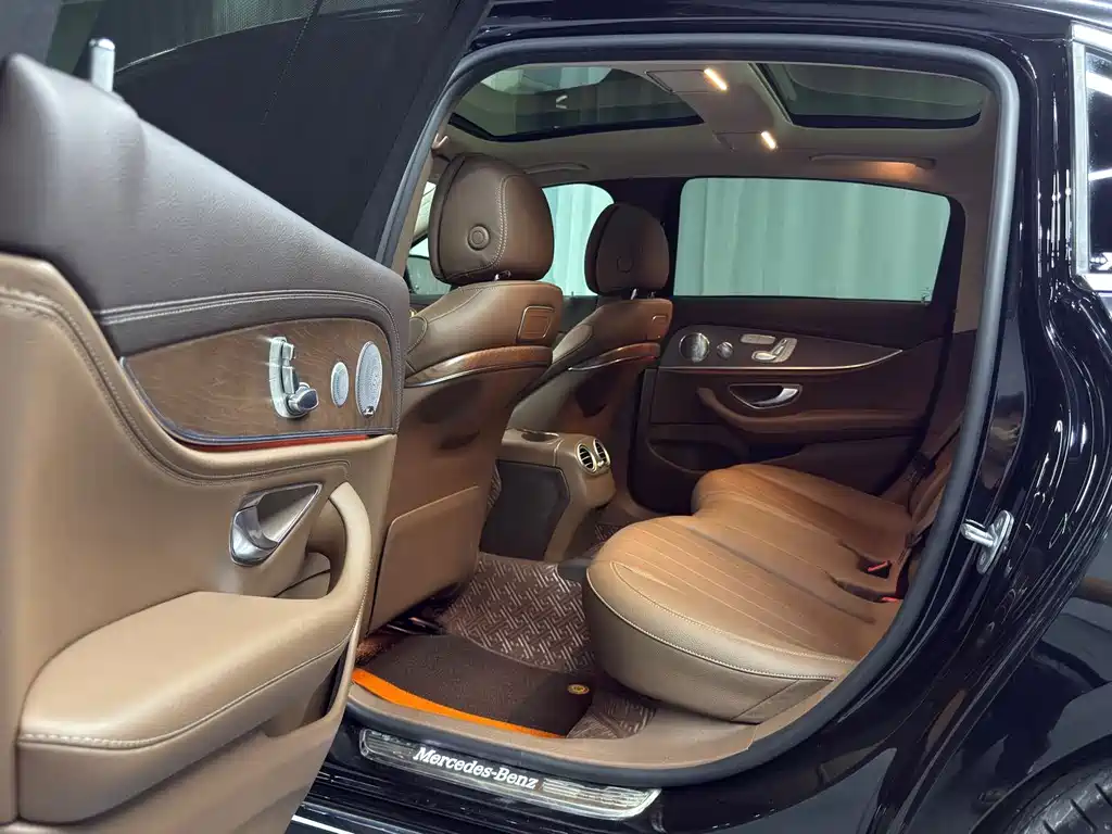 Mercedes-Benz E-Class — миниатюра 7