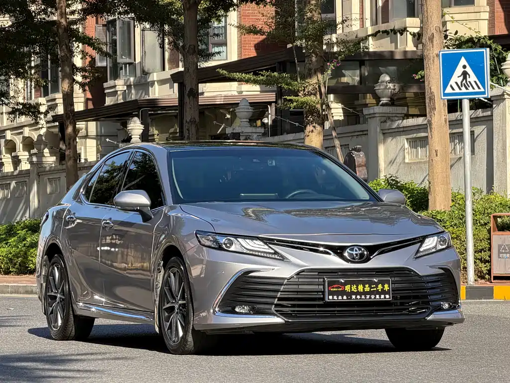 TOYOTA CAMRY