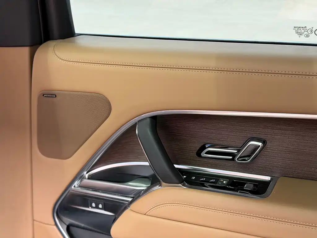 Land Rover Range Rover — миниатюра 12