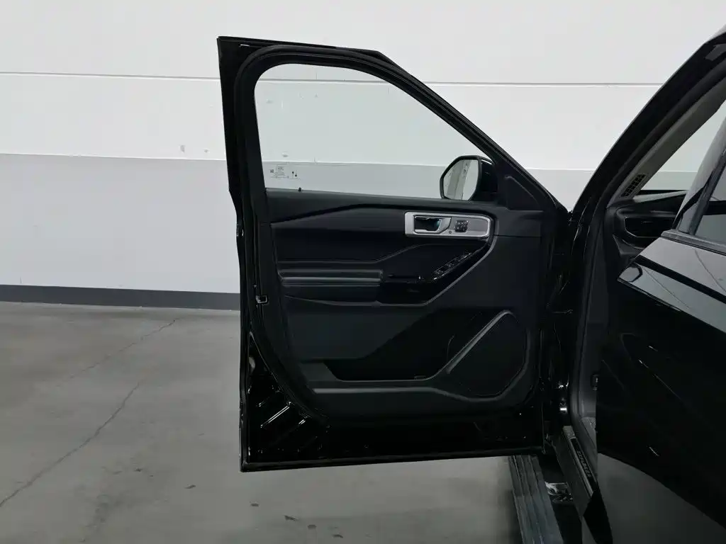 Ford Explorer — миниатюра 8