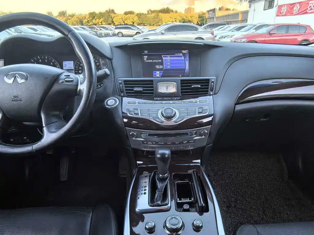 Infiniti Q70 — миниатюра 8