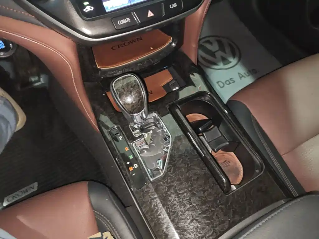 Toyota Crown — миниатюра 14