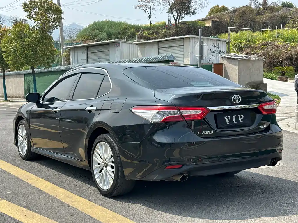 TOYOTA CAMRY