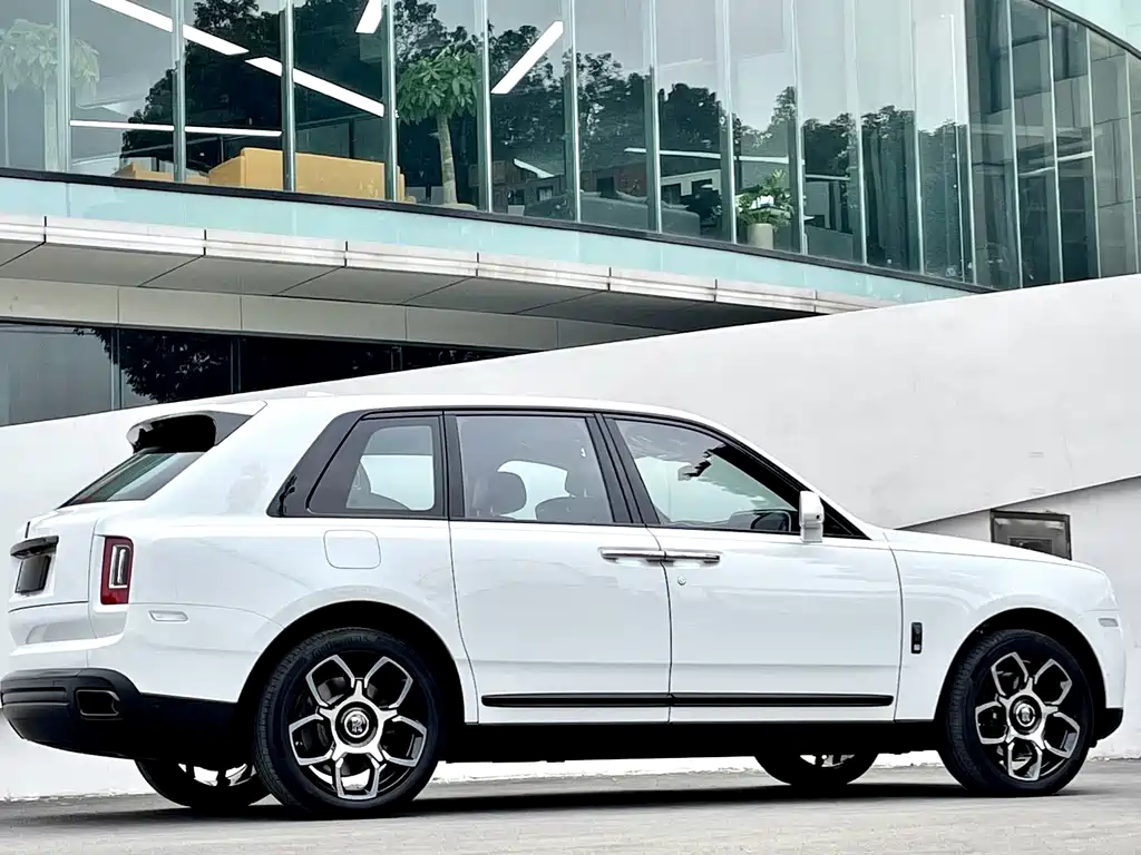 Rolls-Royce Cullinan — миниатюра 6
