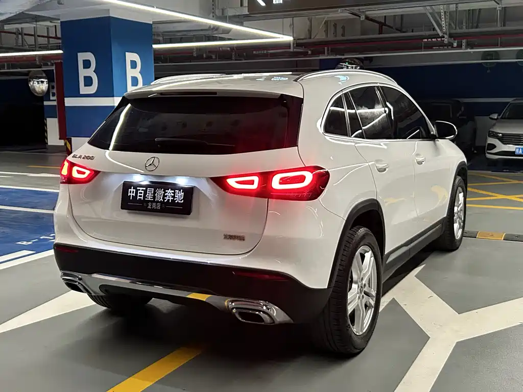 MERCEDES-BENZ GLA