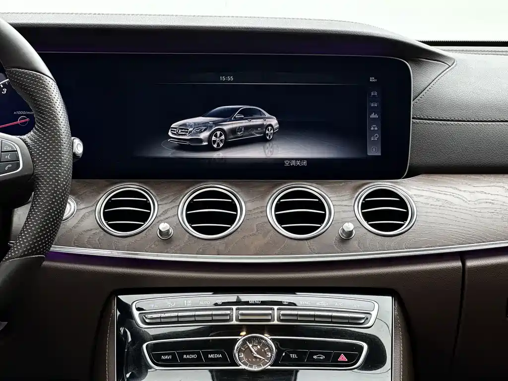 Mercedes-Benz E-Class — миниатюра 13