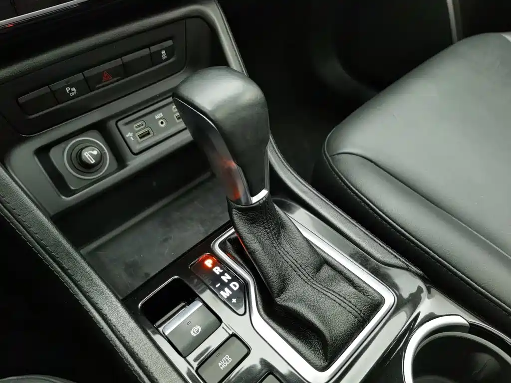 Jeep Commander — миниатюра 13