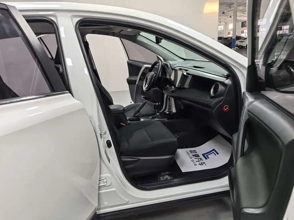Toyota RAV4 — миниатюра 13