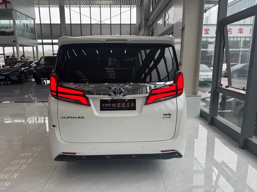 Toyota Alphard — миниатюра 5