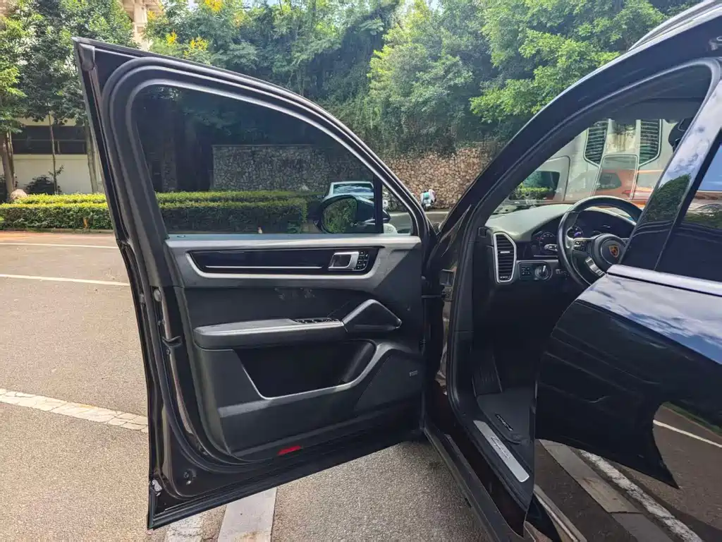 Porsche Cayenne — миниатюра 14