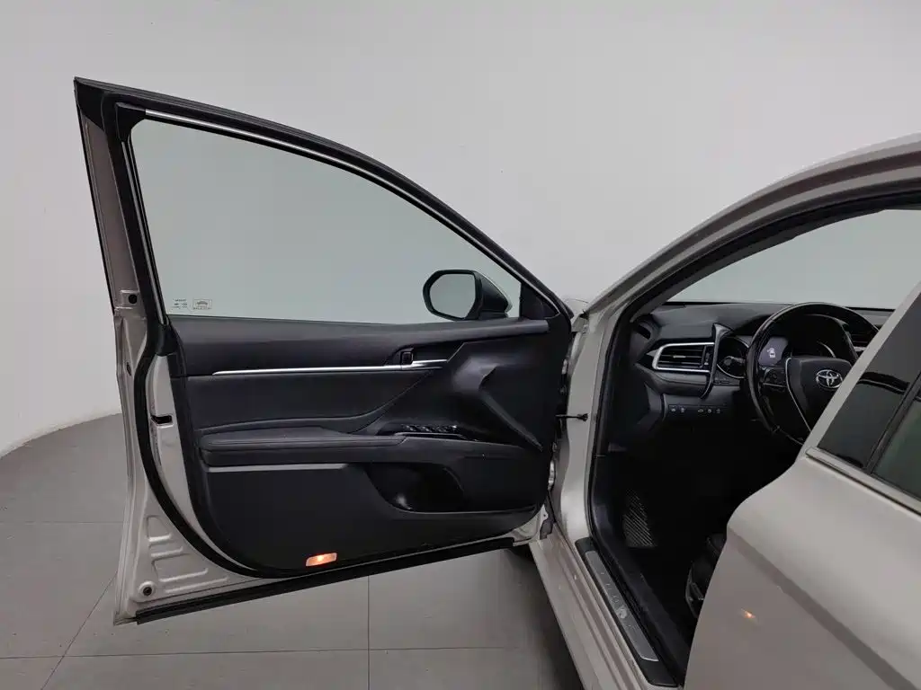 Toyota Camry — миниатюра 8