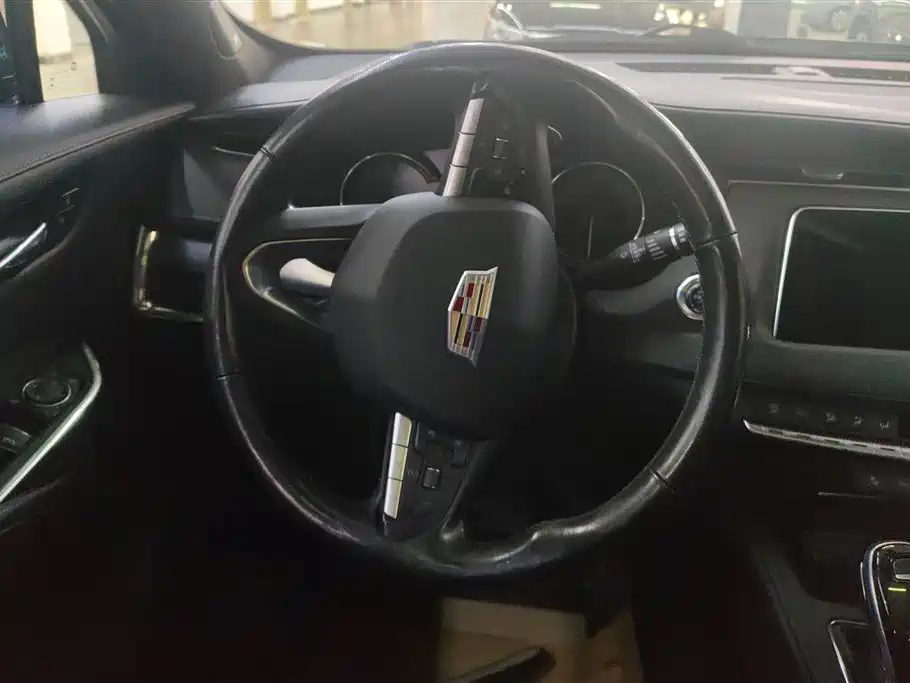CADILLAC XT4