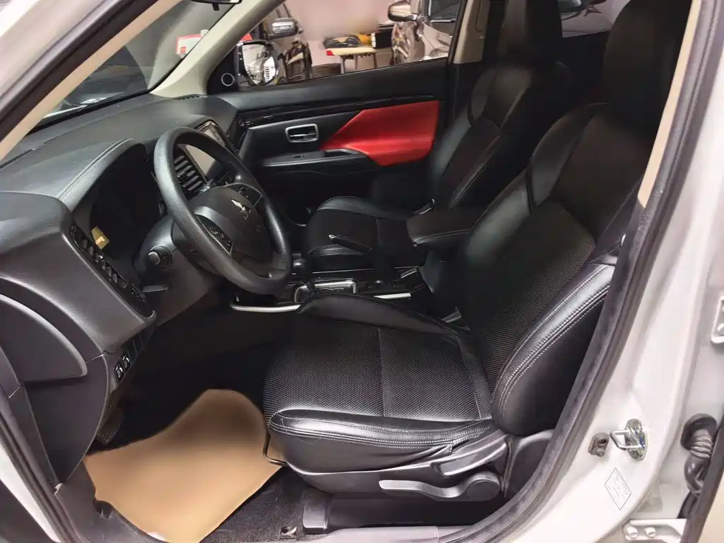 Mitsubishi Outlander — миниатюра 11