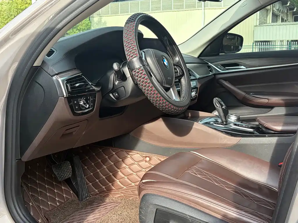BMW 5 Series — миниатюра 7