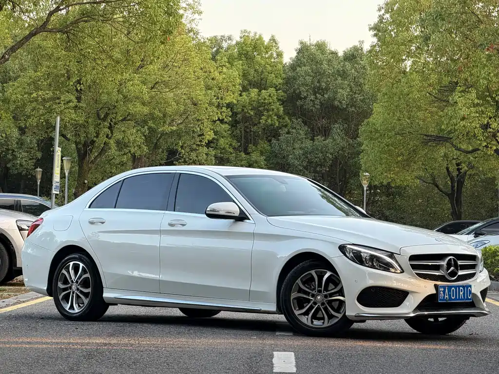 Mercedes-Benz C-Class — миниатюра 3