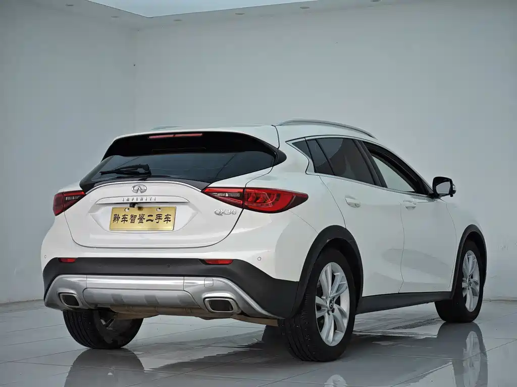 INFINITI QX30