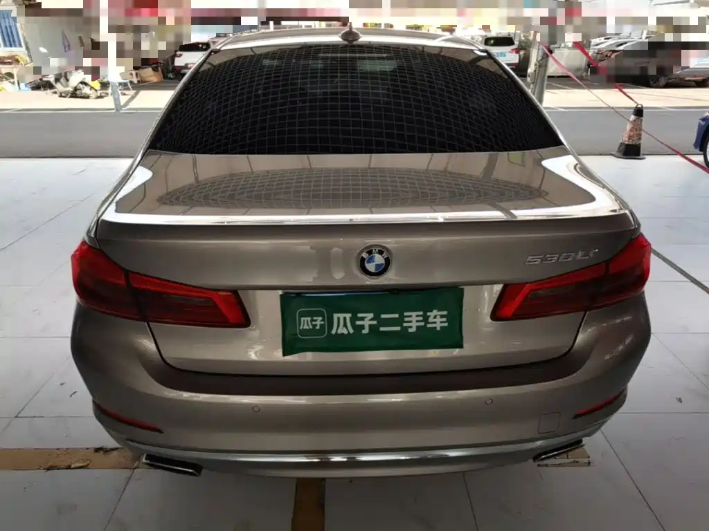 BMW 5 Series — миниатюра 6