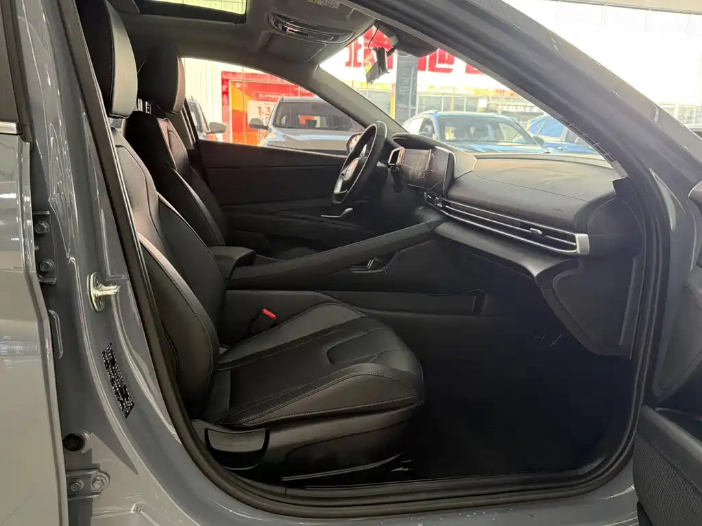 Hyundai Elantra — миниатюра 10