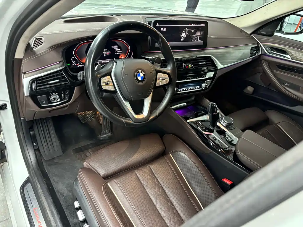 BMW 5 Series — миниатюра 9
