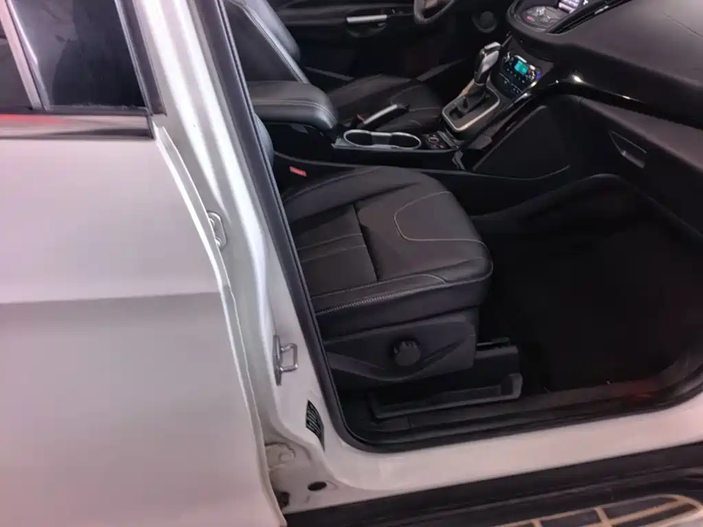 Ford Kuga — миниатюра 25