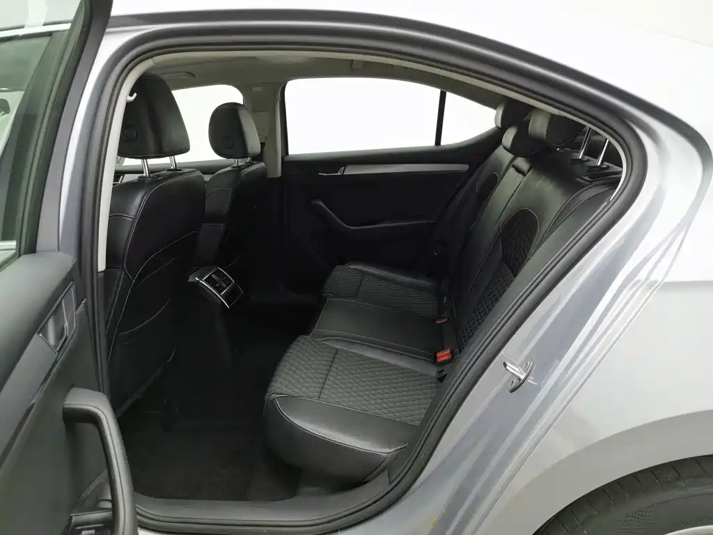 Skoda Superb — миниатюра 15