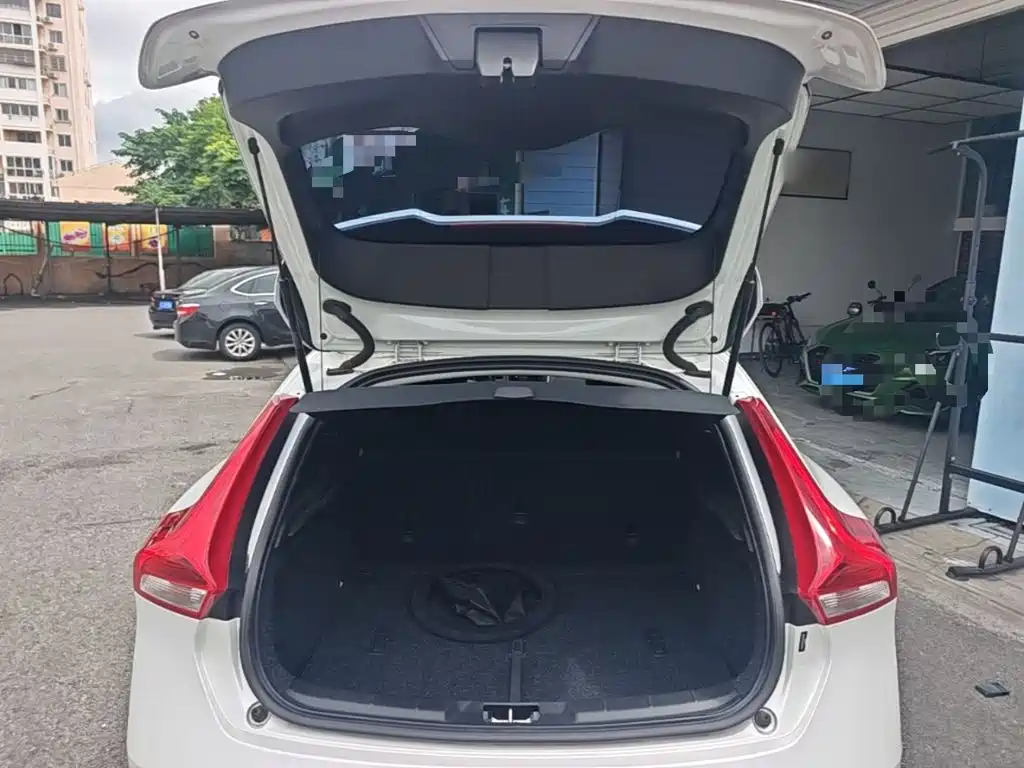 Volvo V40 — миниатюра 19
