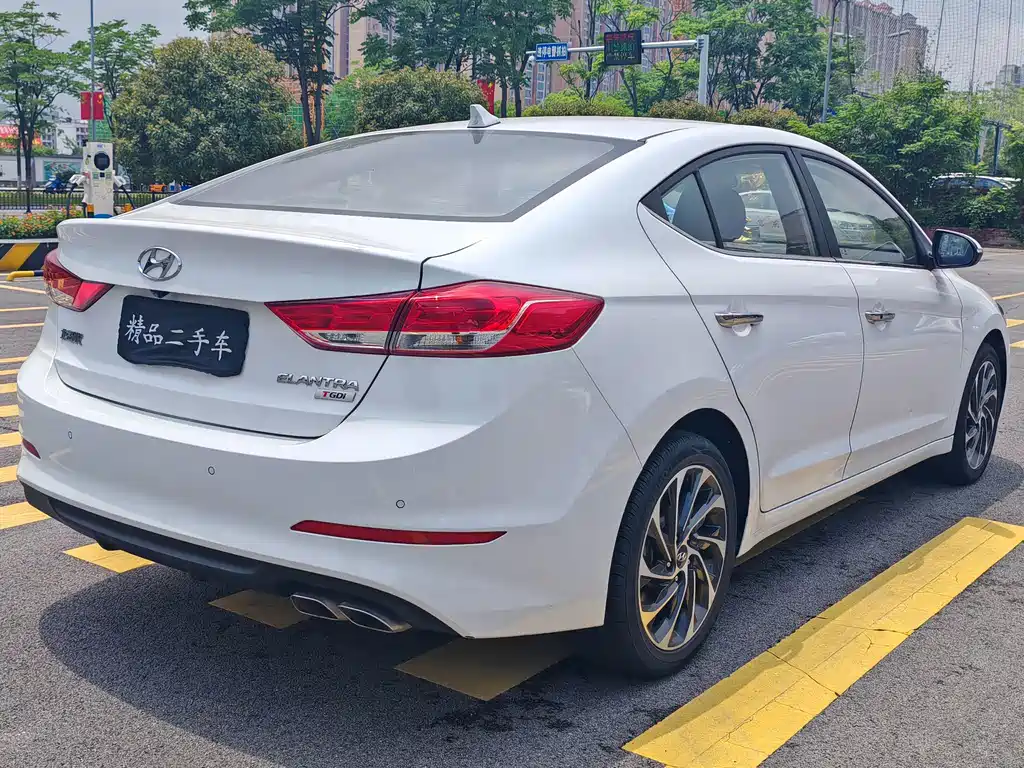 Hyundai Elantra — миниатюра 5