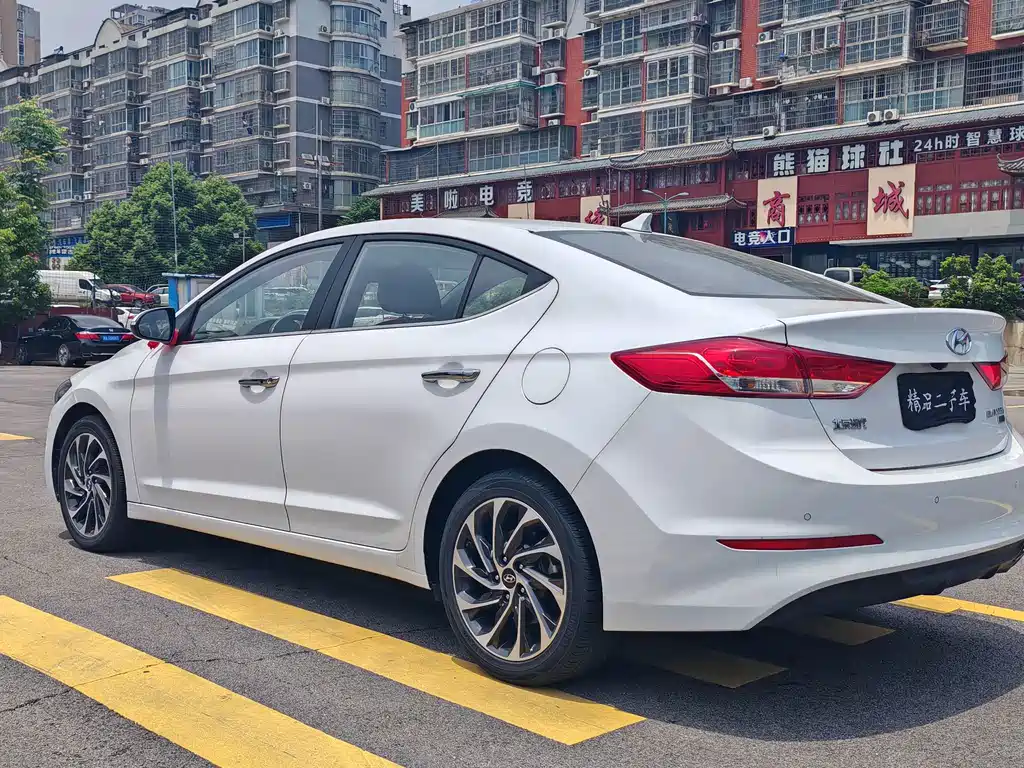 Hyundai Elantra — миниатюра 7