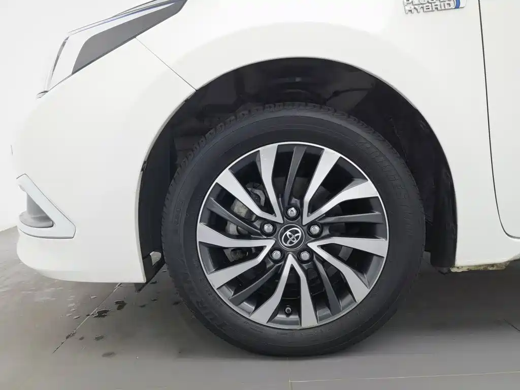 Toyota Corolla Hybrid — миниатюра 17