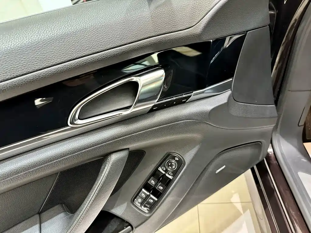 Porsche Panamera 2010 Panamera 4 3.6L