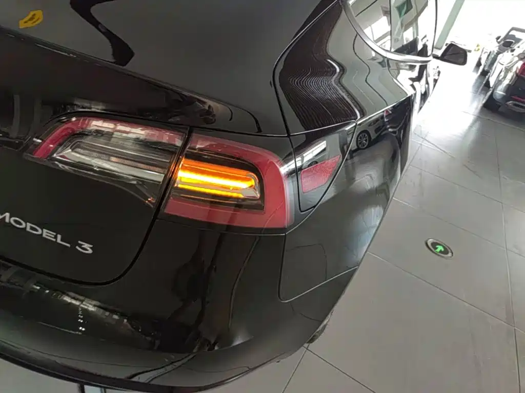 Tesla Model 3 — миниатюра 8