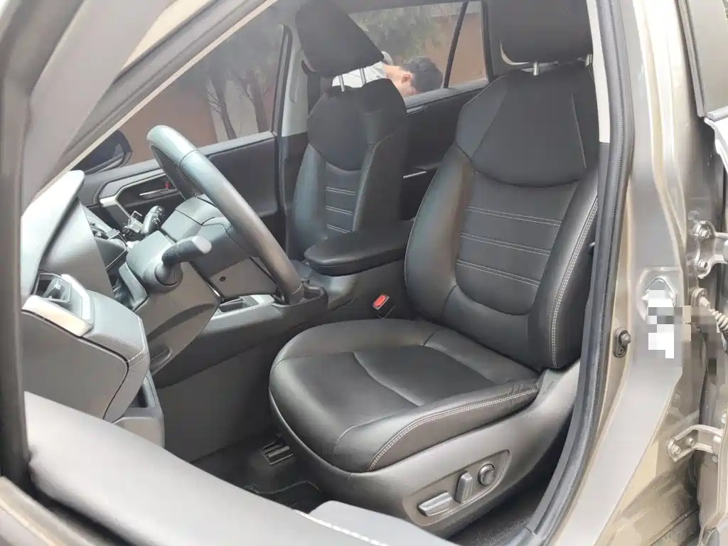 Toyota RAV4 — миниатюра 8