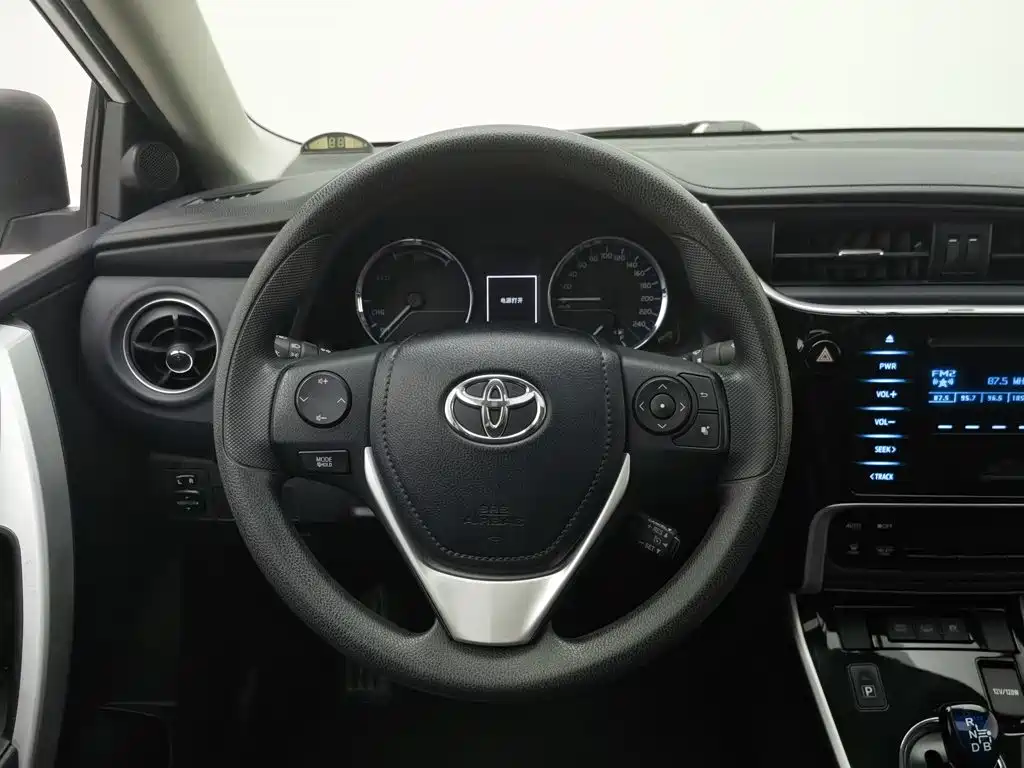 Toyota Corolla Hybrid — миниатюра 11